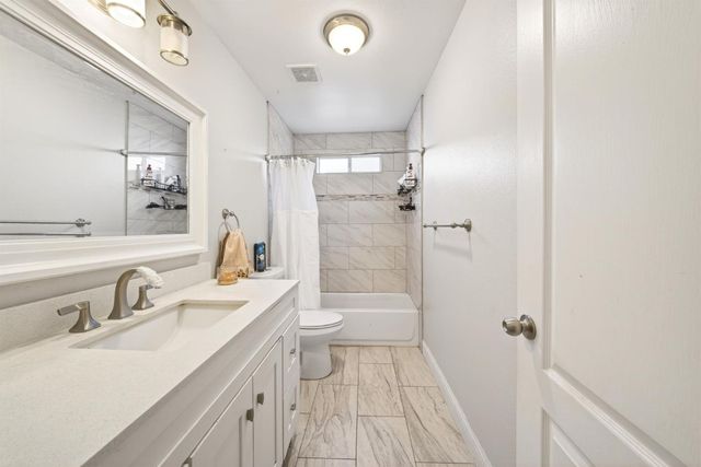 914 Garland Avenue, Clovis, CA 93612