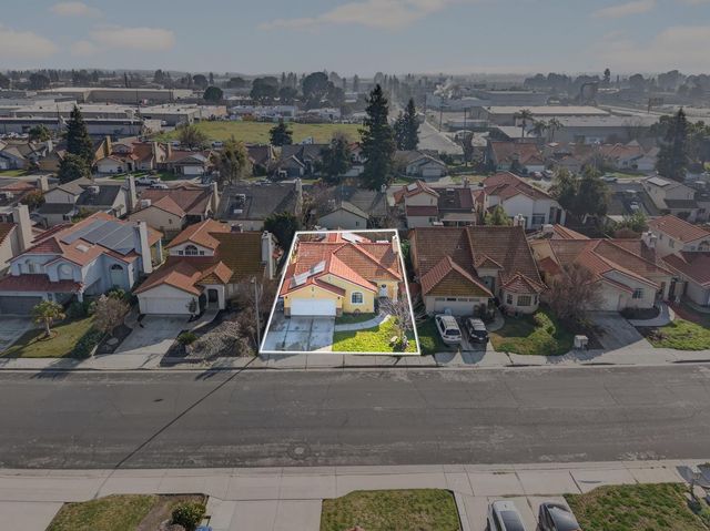 914 Garland Avenue, Clovis, CA 93612