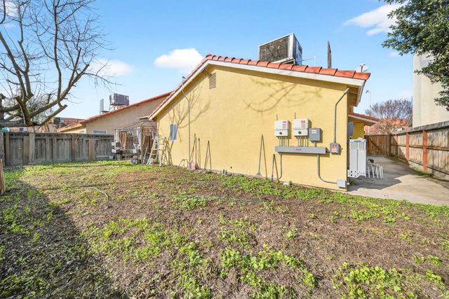 914 Garland Avenue, Clovis, CA 93612