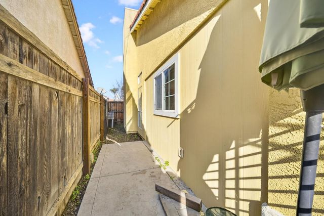 914 Garland Avenue, Clovis, CA 93612