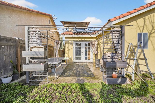 914 Garland Avenue, Clovis, CA 93612