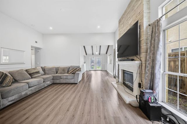 914 Garland Avenue, Clovis, CA 93612