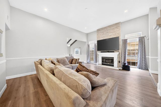 914 Garland Avenue, Clovis, CA 93612