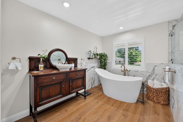 2402 Deer Valley Rd, Rescue, CA 95672