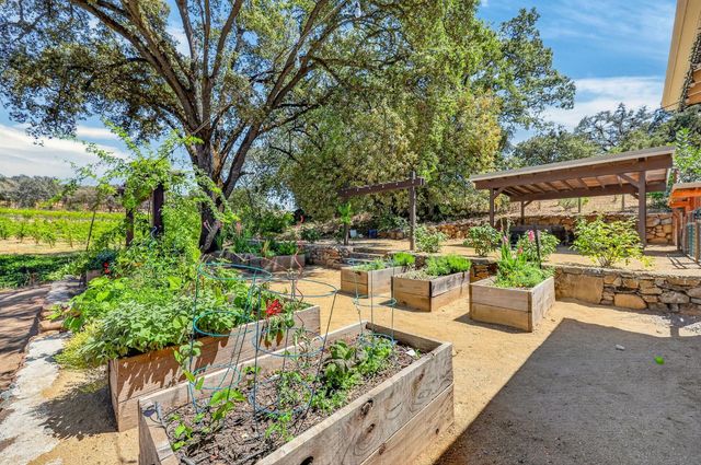 2402 Deer Valley Rd, Rescue, CA 95672