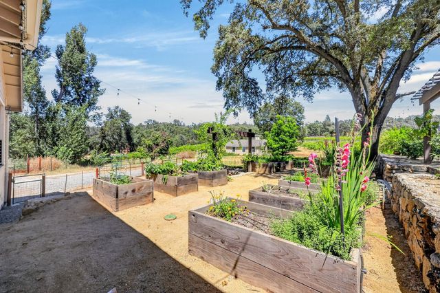 2402 Deer Valley Rd, Rescue, CA 95672