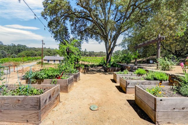 2402 Deer Valley Rd, Rescue, CA 95672
