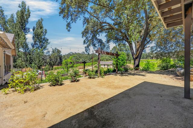 2402 Deer Valley Rd, Rescue, CA 95672