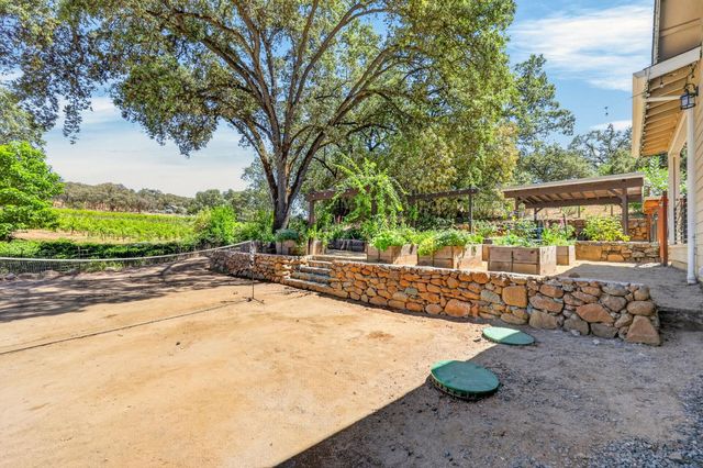 2402 Deer Valley Rd, Rescue, CA 95672