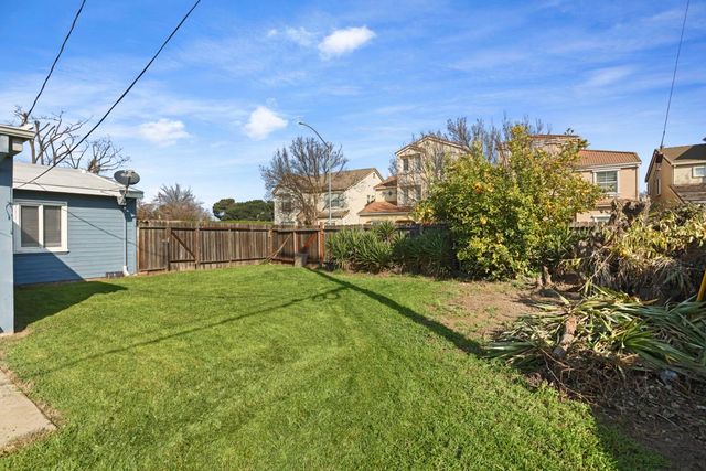 1706 La Jolla Dr, Stockton, CA 95204