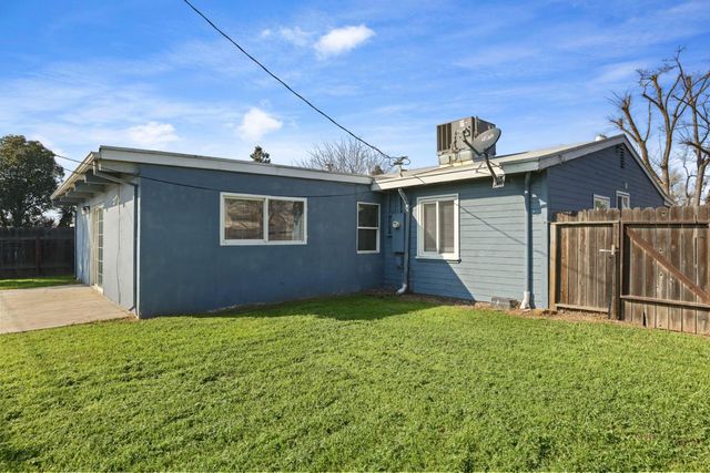 1706 La Jolla Dr, Stockton, CA 95204