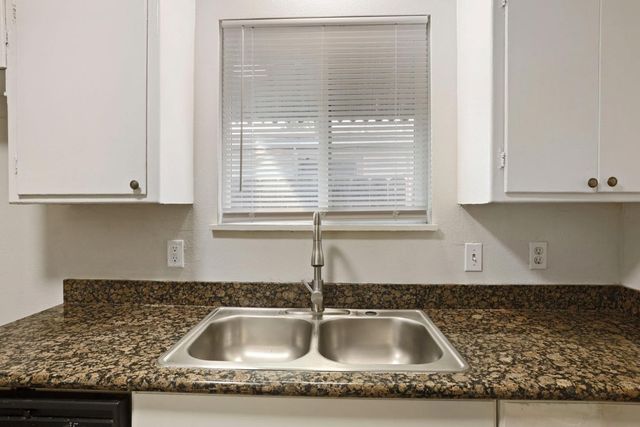 1706 La Jolla Dr, Stockton, CA 95204