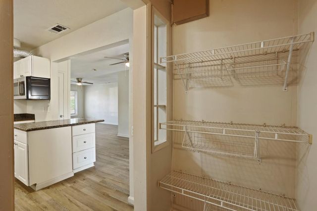 1706 La Jolla Dr, Stockton, CA 95204