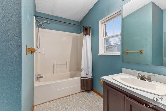 6633 Millstone Drive SE, Caledonia, MI 49316