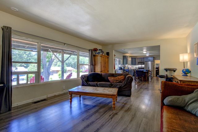 141 Glen Road, Weaverville, CA 96093