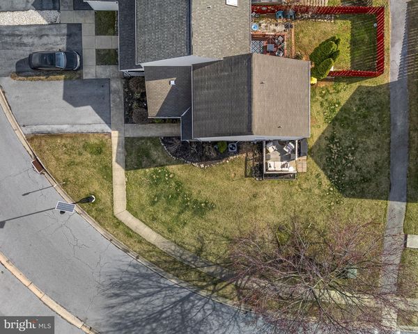 2960 ASTER LN, Lititz, PA 17543