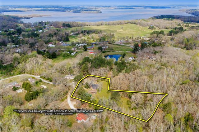 295 KAY ST, Big Sandy, TN 38221