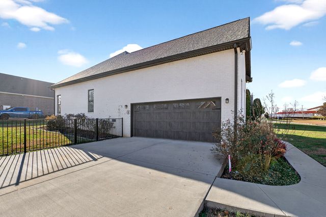 245 Saint Andrews Ct, Mcminnville, TN 37110