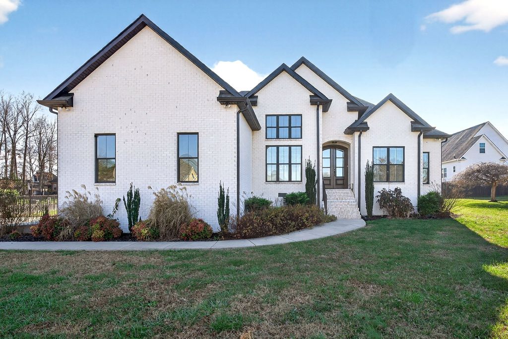 245 Saint Andrews Ct, Mcminnville, TN 37110