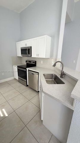 2120 NE 37th Rd 1, Homestead, FL 33033