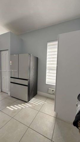 2120 NE 37th Rd 1, Homestead, FL 33033