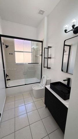 2120 NE 37th Rd 1, Homestead, FL 33033