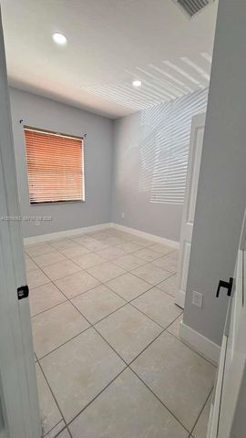 2120 NE 37th Rd 1, Homestead, FL 33033