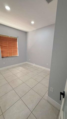 2120 NE 37th Rd 1, Homestead, FL 33033