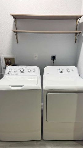 2120 NE 37th Rd 1, Homestead, FL 33033
