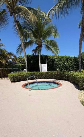 2120 NE 37th Rd 1, Homestead, FL 33033