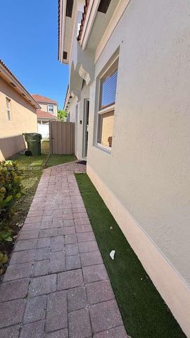 2120 NE 37th Rd 1, Homestead, FL 33033