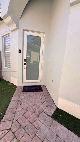 2120 NE 37th Rd 1, Homestead, FL 33033