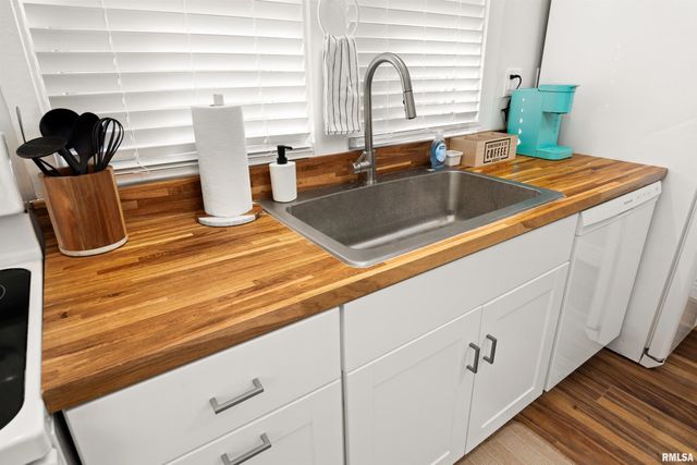 810 E SCIOTA Avenue, Peoria Heights, IL 61616