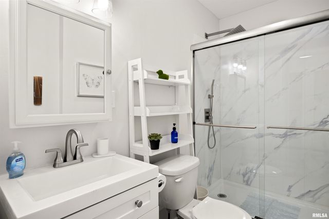 810 E SCIOTA Avenue, Peoria Heights, IL 61616