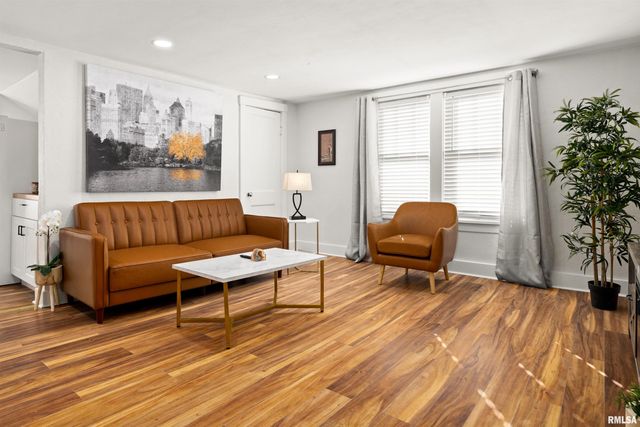 810 E SCIOTA Avenue, Peoria Heights, IL 61616