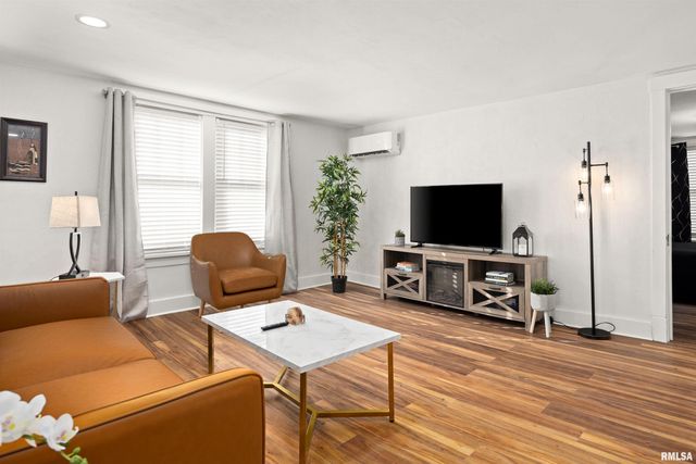 810 E SCIOTA Avenue, Peoria Heights, IL 61616