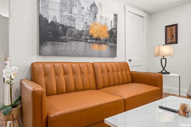 810 E SCIOTA Avenue, Peoria Heights, IL 61616