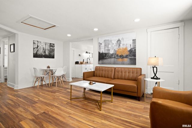 810 E SCIOTA Avenue, Peoria Heights, IL 61616