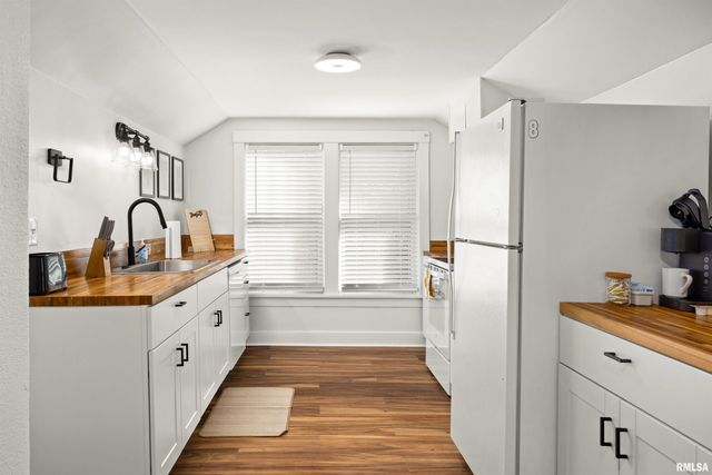 810 E SCIOTA Avenue, Peoria Heights, IL 61616