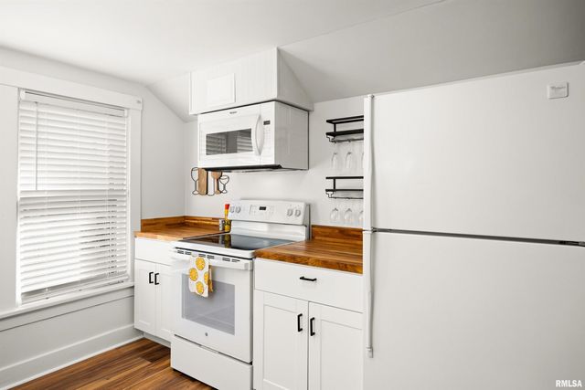 810 E SCIOTA Avenue, Peoria Heights, IL 61616