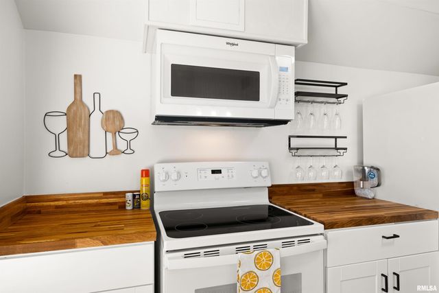 810 E SCIOTA Avenue, Peoria Heights, IL 61616