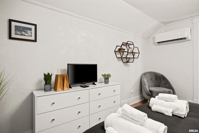 810 E SCIOTA Avenue, Peoria Heights, IL 61616