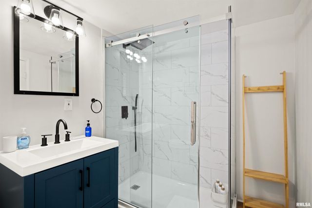 810 E SCIOTA Avenue, Peoria Heights, IL 61616