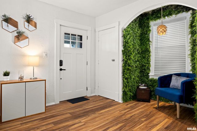 810 E SCIOTA Avenue, Peoria Heights, IL 61616