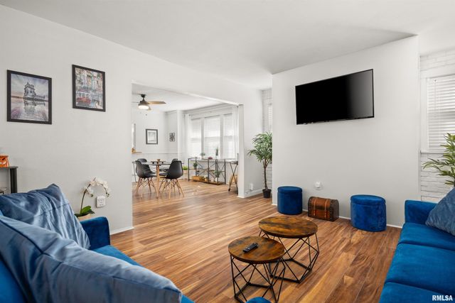 810 E SCIOTA Avenue, Peoria Heights, IL 61616