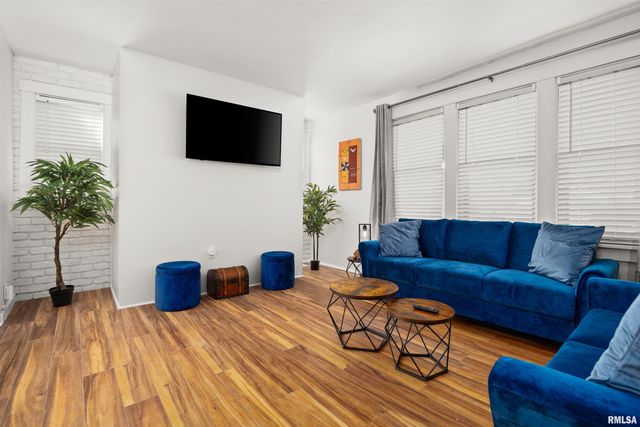 810 E SCIOTA Avenue, Peoria Heights, IL 61616