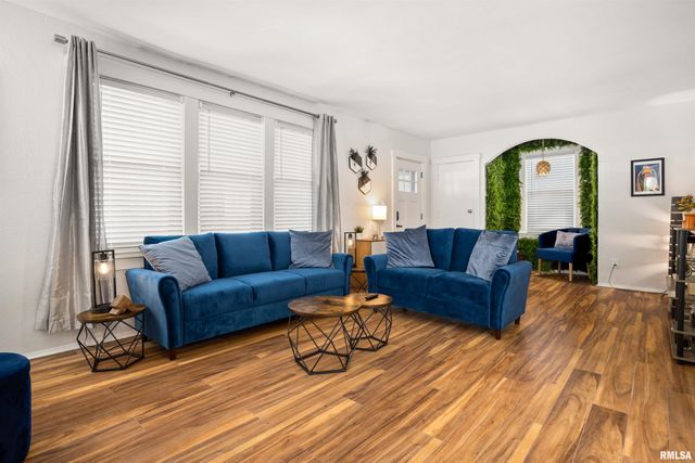 810 E SCIOTA Avenue, Peoria Heights, IL 61616