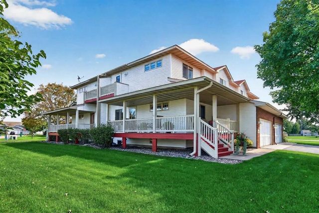 8600 Tessman Circle N, Brooklyn Park, MN 55445