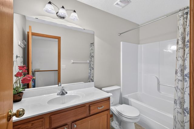 8600 Tessman Circle N, Brooklyn Park, MN 55445