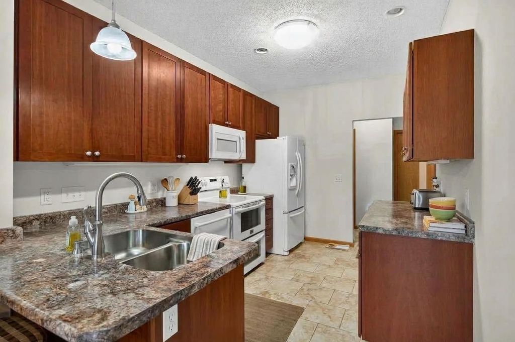 8600 Tessman Circle N, Brooklyn Park, MN 55445 — photo 2